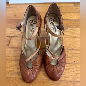 Seychelles Women's cognac sandals 6.5